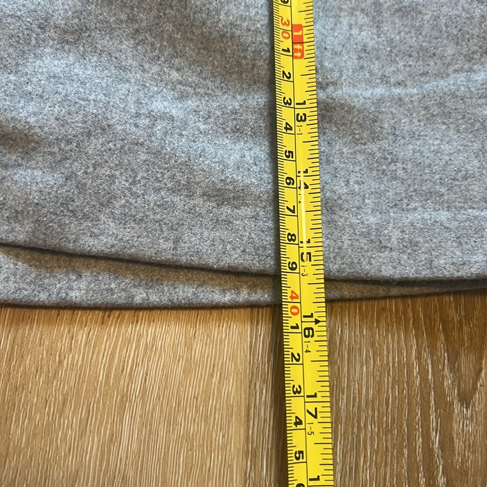 Aritzia Wilfred color Gray 68% Wool 25% Nylon 5% Cashmere Classic Mini Skirt - Picture 3 of 10
